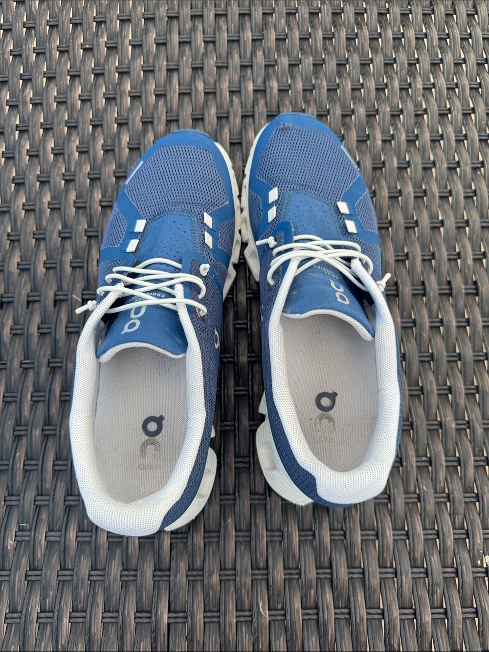 On Running Women’s Navy Blue and White Cloud Sneakers Size 8 - Picture 7 of 8